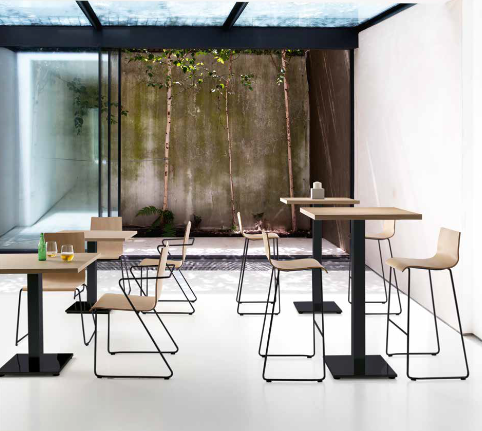 MESA GETARIA Y SILLA PITA  